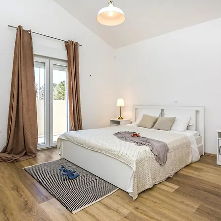Holiday home Dika