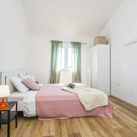 Holiday home Dika