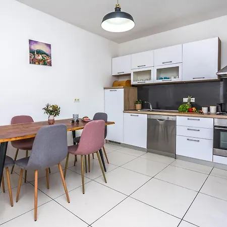 Holiday home Dika Nin